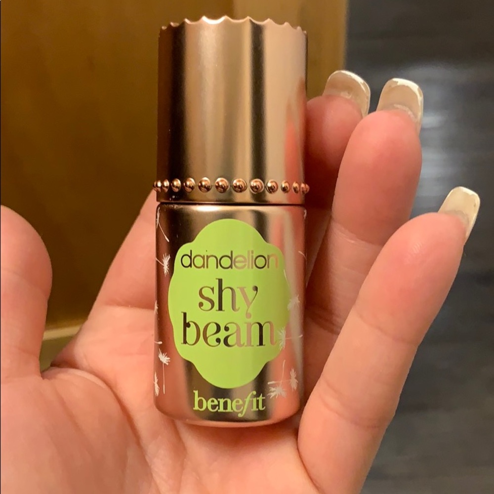 Benefit cosmetics liquid highlighter